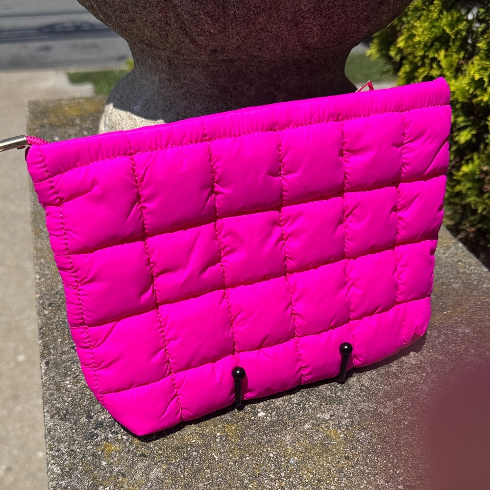 Vibrant Pink Quilted Clutch💘❤️❤️❤️ New never used - Picture 2 of 5